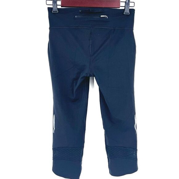 Under Armour Running Capris Small
Reflective mesh womens crop - Picture 7 of 15
